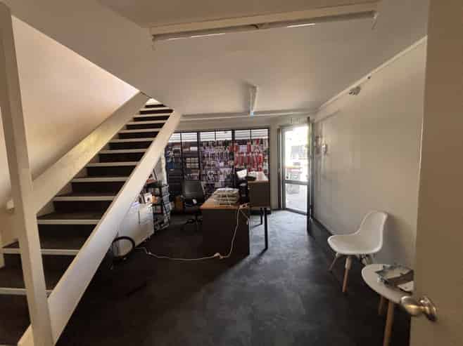 Smart Henderson workspace with excellent access