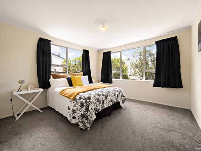 2/10 Kemp Road, Massey