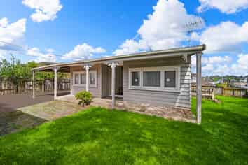 942 East Coast Road, Northcross