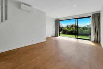 126 Warden St, Shirley