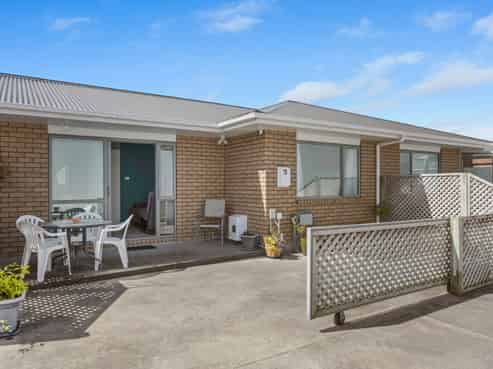 2/6 Warre Street, Waitara