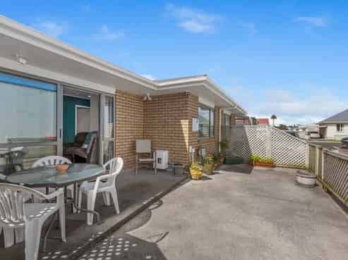 2/6 Warre Street, Waitara