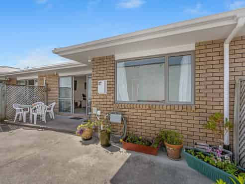 2/6 Warre Street, Waitara