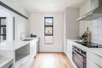 4/11 Lees grove, Wainuiomata