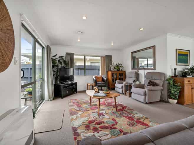 38 Tukapa Street, Westown