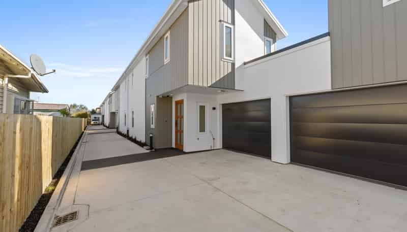 2/61 Waltham Road, Sydenham