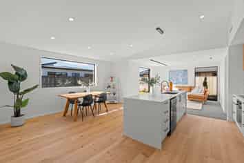 10 Harry Manship Crescent, Halswell