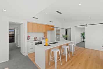 10 Harry Manship Crescent, Halswell