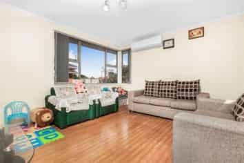 8 Thompson Terrace, Manurewa