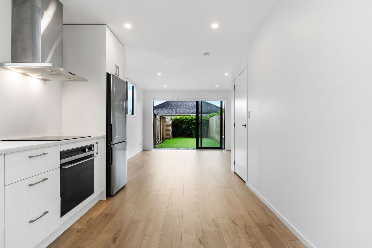 Modern 2022 built 2 bed, 2 bath with carpark - Widok 6