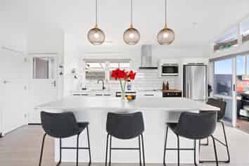 1335 East Coast Road, Kaiaua