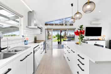 1335 East Coast Road, Kaiaua