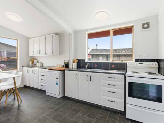 64 Hinau Street, Castlecliff