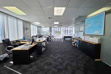 Vacant Possession 119M² Office W 3 Car Parks