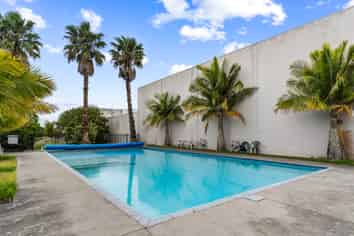 9D/30 Westward Ho, Glen Eden