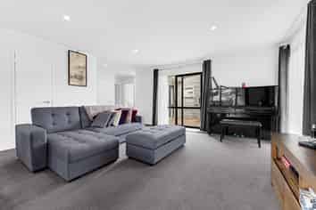 2/230 Bucklands Beach Road, Bucklands Beach