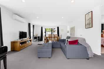 2/230 Bucklands Beach Road, Bucklands Beach