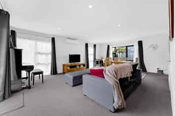 2/230 Bucklands Beach Road, Bucklands Beach