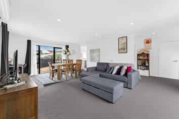 2/230 Bucklands Beach Road, Bucklands Beach