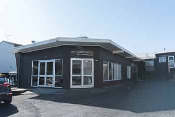 CENTRAL OFFICE, CLINIC OR STUDIO SPACE 
