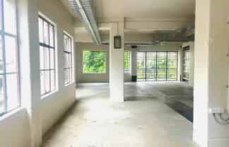 CHARMING HIGH STREET PROPERTY
