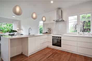 1008 Frederick Street West, Mahora