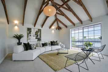 1008 Frederick Street West, Mahora