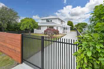 1008 Frederick Street West, Mahora