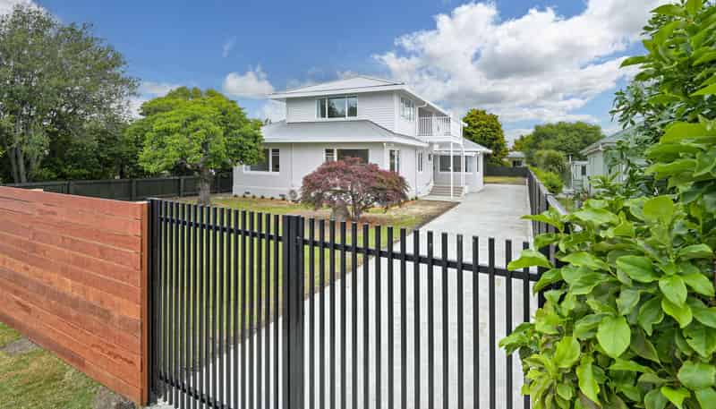 1008 Frederick Street West, Mahora