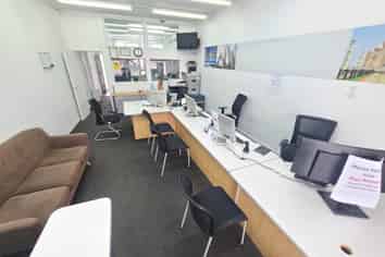 55M² RETAIL/OFFICE SPACE ON GREAT SOUTH ROAD
