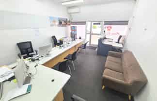 55M² RETAIL/OFFICE SPACE ON GREAT SOUTH ROAD
