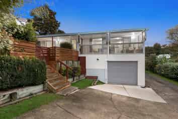 10 Poike Road, Hairini