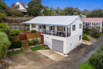 10 Poike Road, Hairini