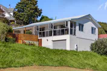 10 Poike Road, Hairini