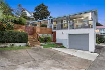 10 Poike Road, Hairini