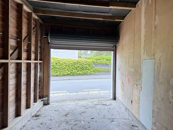 gR/2 Henry Street, Kilbirnie