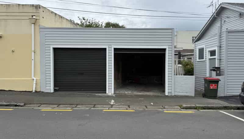 gR/2 Henry Street, Kilbirnie