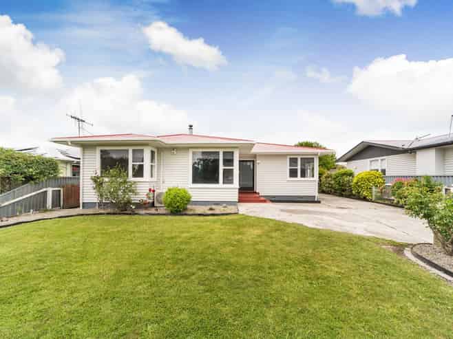 18 Karamea Crescent, Kelvin Grove