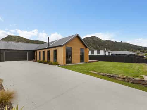 3 Pepperwood Green, Albert Town