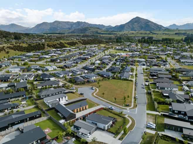 3 Pepperwood Green, Albert Town