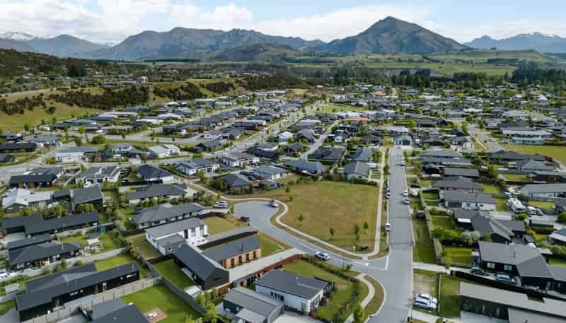 3 Pepperwood Green, Albert Town