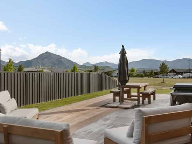 3 Pepperwood Green, Albert Town