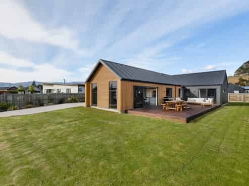 3 Pepperwood Green, Albert Town