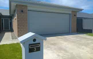 3 Meech Way , Frimley