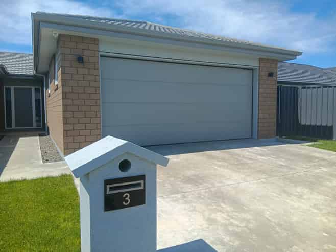 3 Meech Way , Frimley