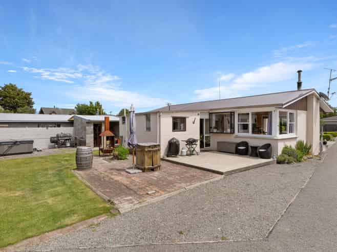 20A and B Alma Street, Renwick