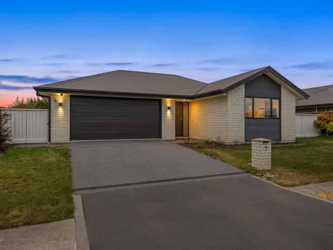 8 Longcot Drive, Rolleston