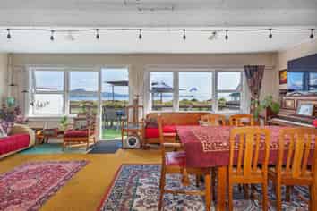 44 Marine Parade, Cooks Beach