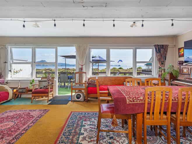 44 Marine Parade, Cooks Beach