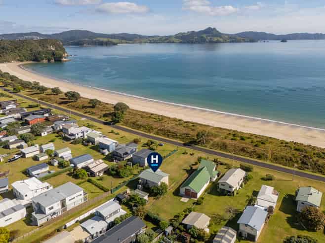 44 Marine Parade, Cooks Beach